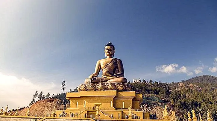 The huge 51-meter statue of Buddha Dordenma is an exemplary gold and bronze statue that can be seen almost everywhere in Thimphu.