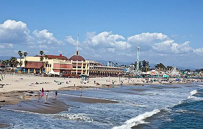 Santa Cruz on the strand promenade