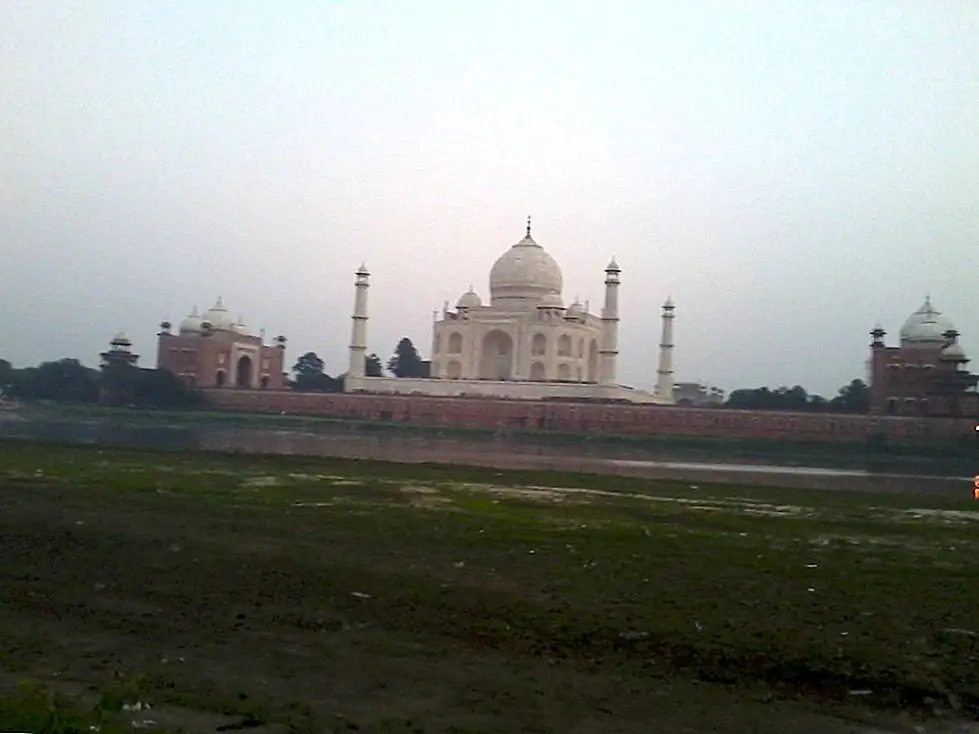 Approaching the Taj Mahal from Mehtab Bagh