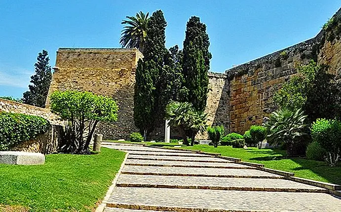 Paseo Arqueológico (archaeological walk)