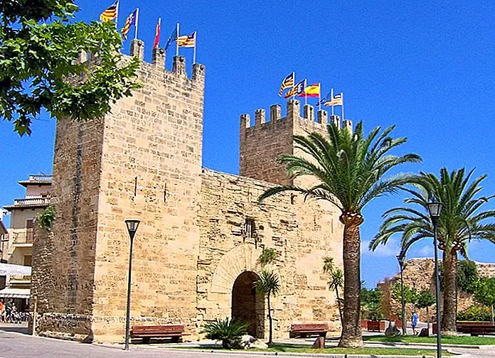 Old Town of Alcudia Tuscasasrurales / photo modified