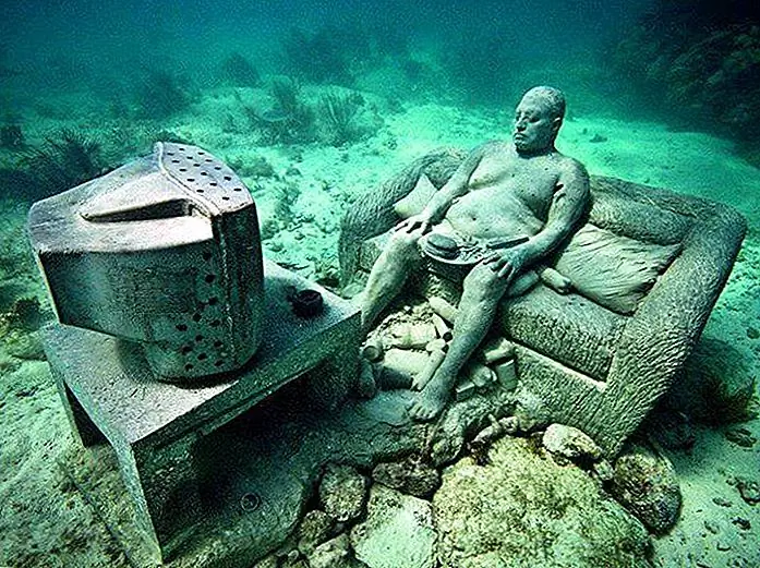 Cancun's Underwater Museum 2il org / photo modified