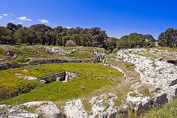 Roman amphitheater and altar of Hiero II