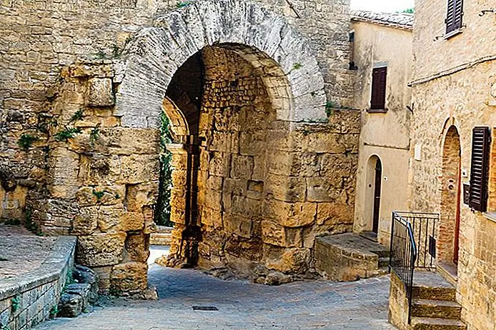 Arco Etrusco (Etruscan Arch)