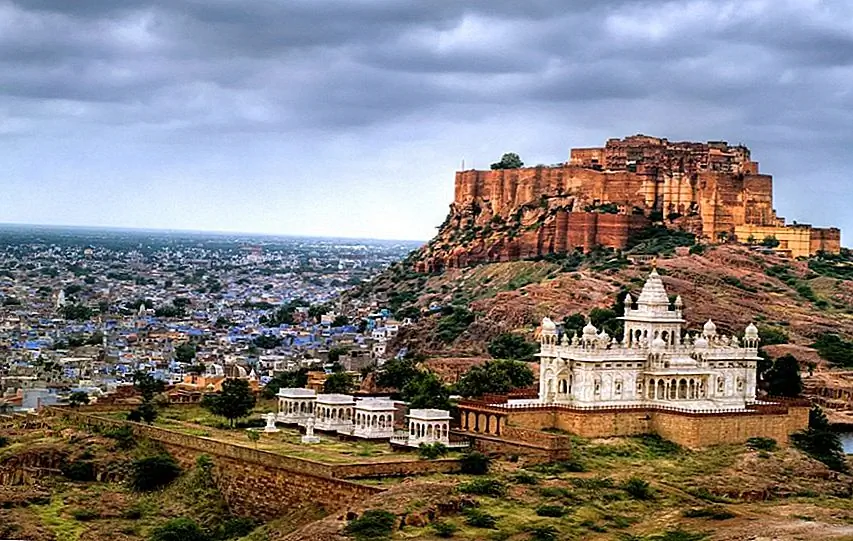 While Jodhpur can be covered in a relaxed manner in two or three days, you can also visit the main attractions in the city in one day.