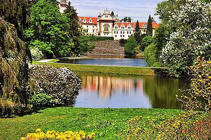 Park and castle of Průhonice