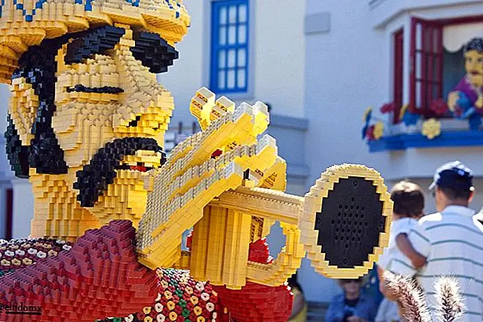Legoland Fido / modified photo
