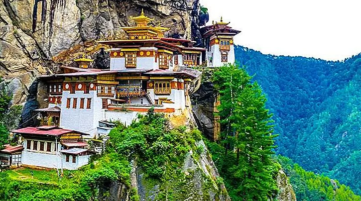 Verken Bhutan: The Land of Monasteries and Mountains